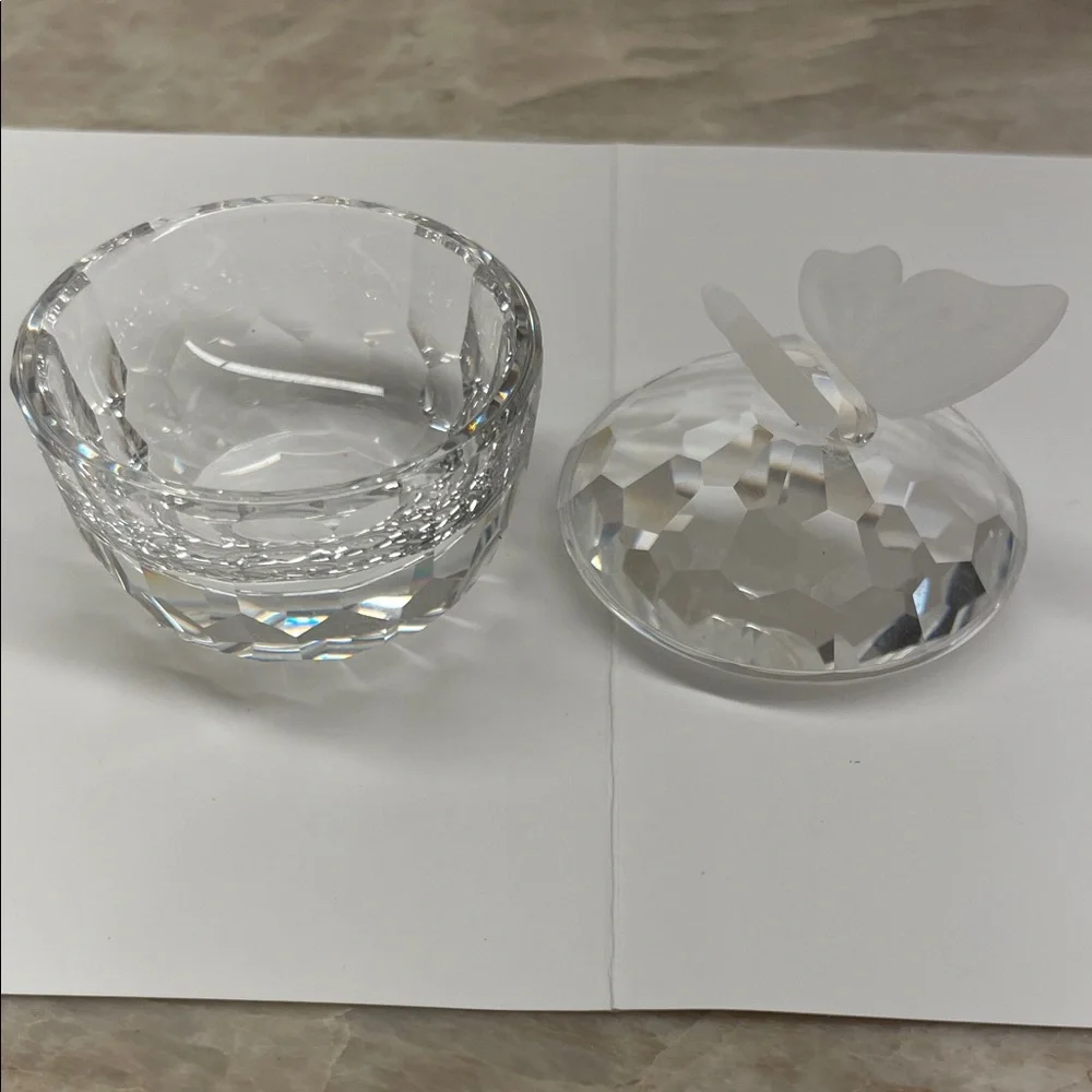 Swarovski Faceted Crystal Trinket Box with Butterfly Lid - Picture 2 of 4